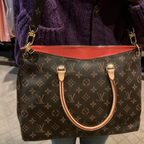 LOUIS VUITTON PALLAS MM - Used One Time - Picture 17 of 17